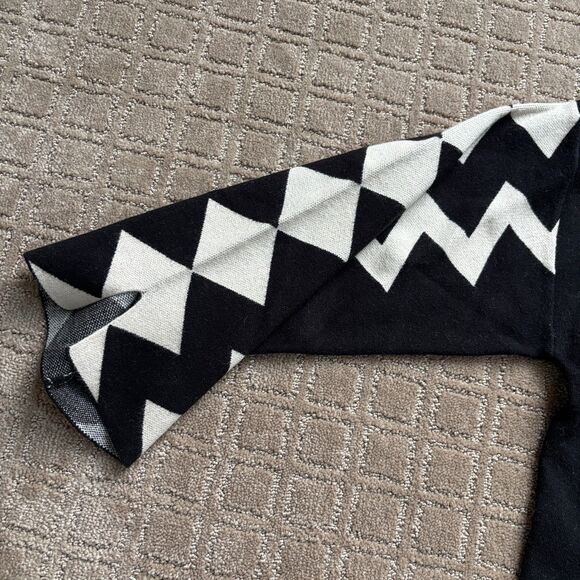 Vici Zig Zag Chevron Knit Sweater Women's S Black White Boho Funky Witchy - Picture 3 of 8
